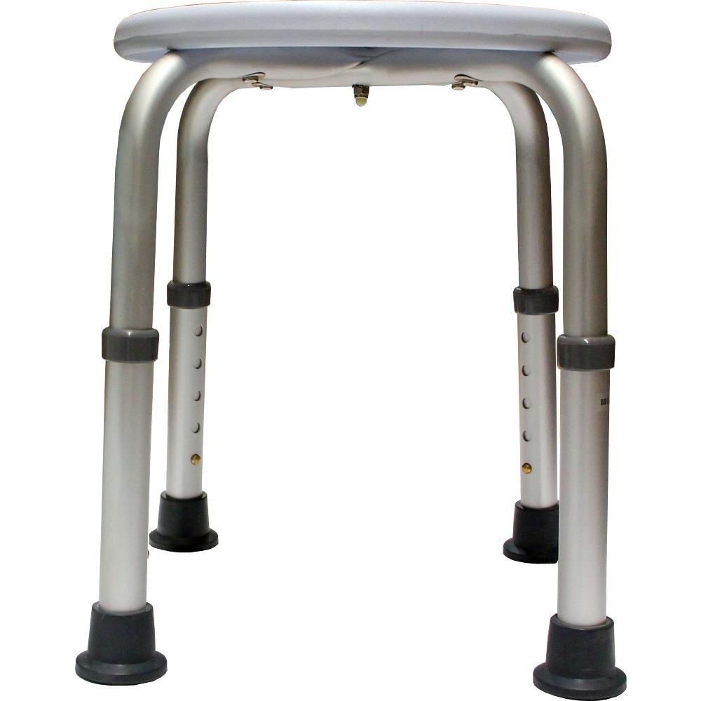 Ein silberner Duschhocker mit vier verstellbaren Beinen und rutschfesten Füßen.