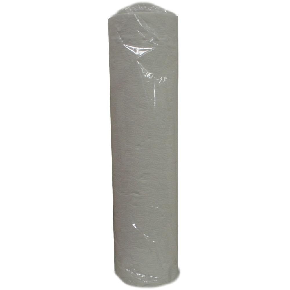 Eine Rolle weiße Tapete ist in Plastik eingewickelt.