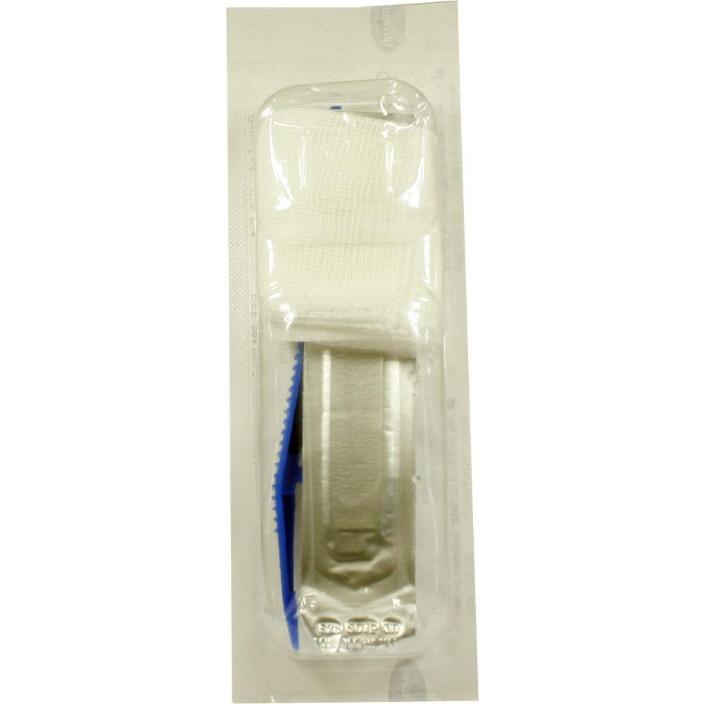 Ein verpacktes Erste-Hilfe-Wundset in Plastikfolie.