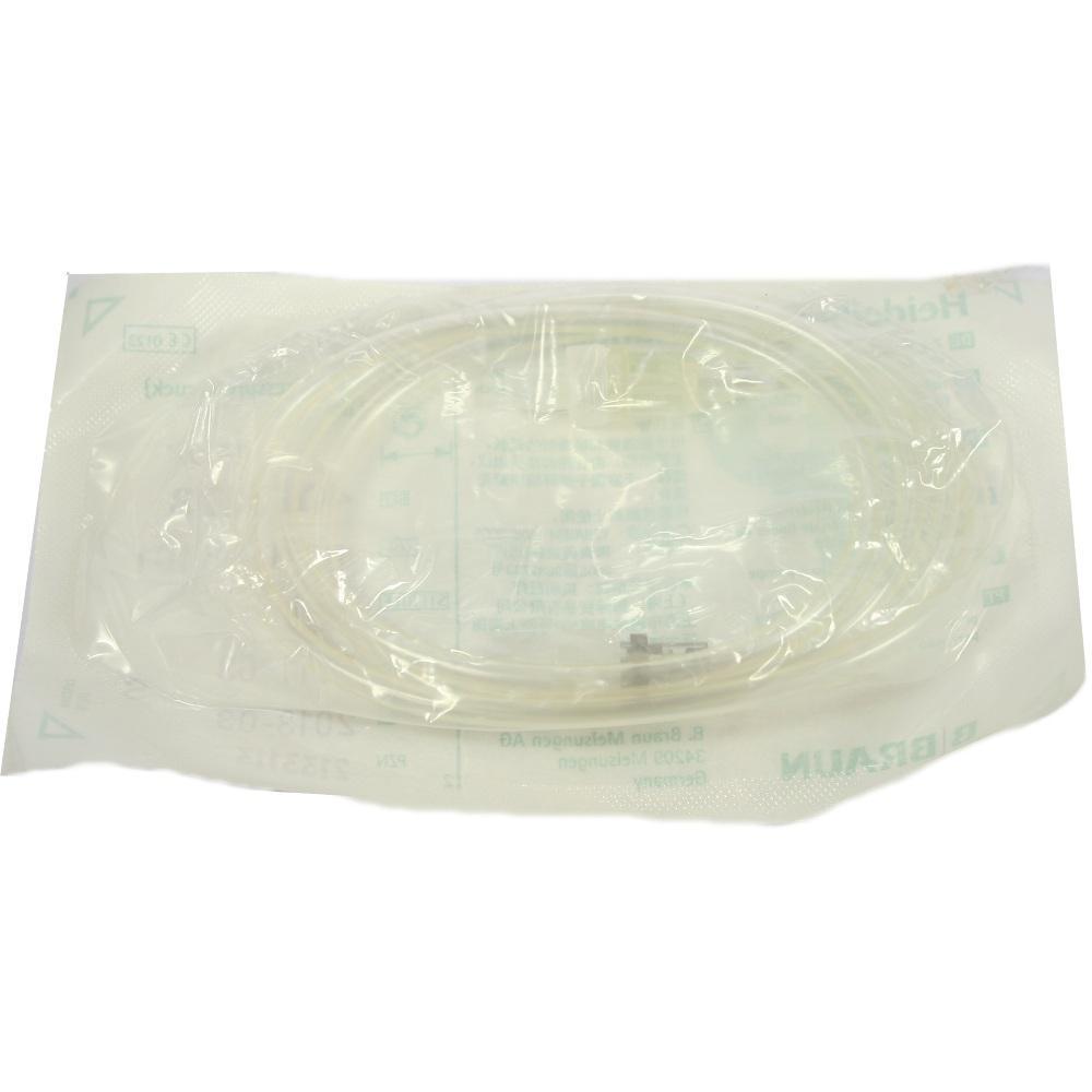 Ein Schlauchset ist in einer durchsichtigen Plastikverpackung.