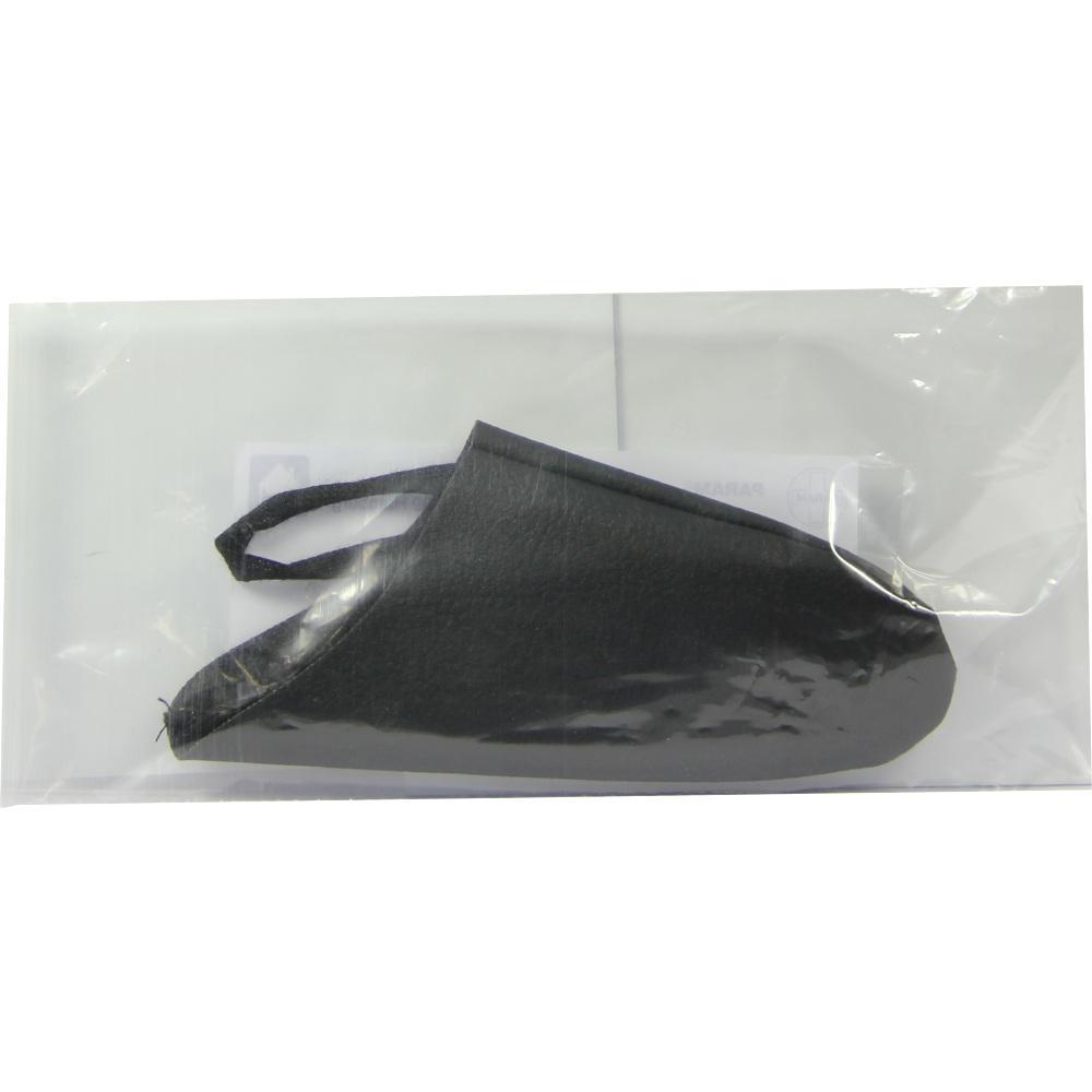 Eine schwarze Augenklappe liegt in einer durchsichtigen Tüte.