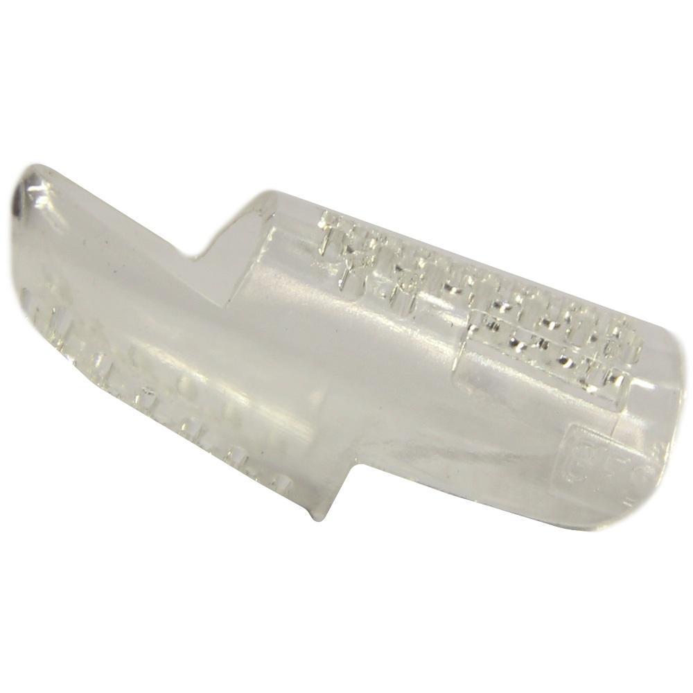 Ein transparenter Kunststoffaufsatz mit geriffelter Oberfläche.