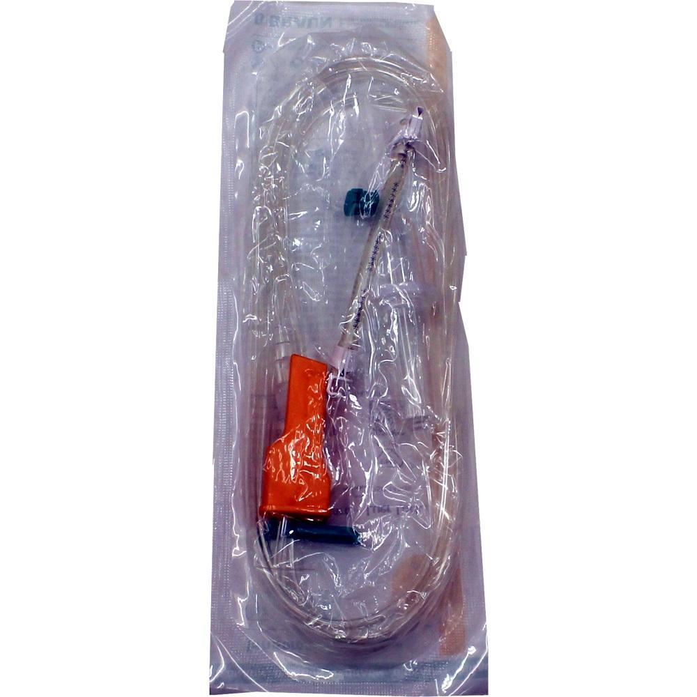 Ein IV-Set in einer transparenten Verpackung.