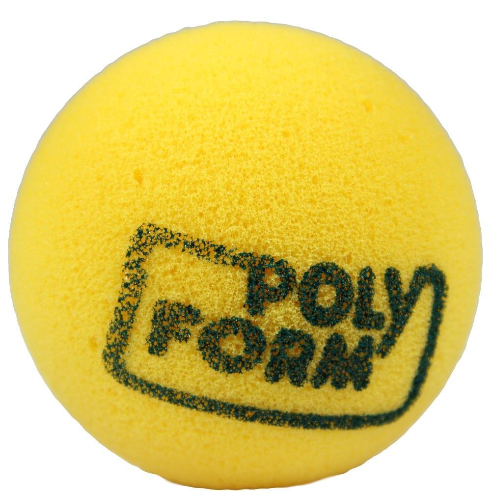 Ein gelber Schaumstoffball mit dem schwarzen Schriftzug "POLY FORM".