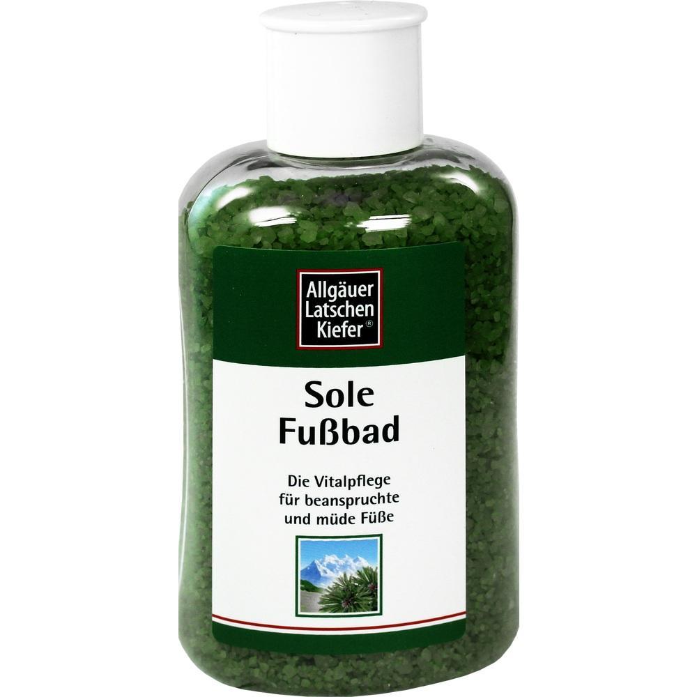 Gr&uuml;ne Flasche mit Badesalz f&uuml;r ein Sole-Fu&szlig;bad zur Pflege m&uuml;der F&uuml;&szlig;e.