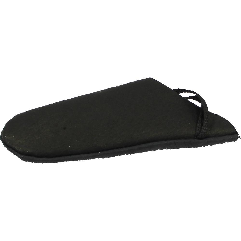 Schwarzer, flacher Schuh ohne sichtbare Details auf weißem Hintergrund.