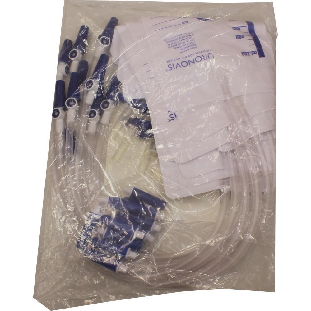 Ein durchsichtiger Beutel mit medizinischen Schläuchen und Kanülen.