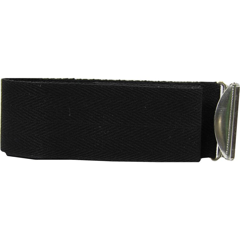 Ein schwarzer Gürtel mit silberner Schnalle liegt zusammengerollt.