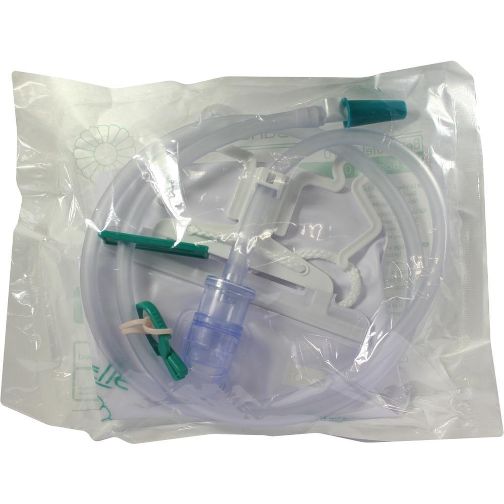 Ein verpacktes medizinisches Schlauchset mit gr&uuml;nen und durchsichtigen Teilen.