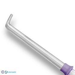 Ein silberner Stock mit lila Griff und gebogener Spitze.