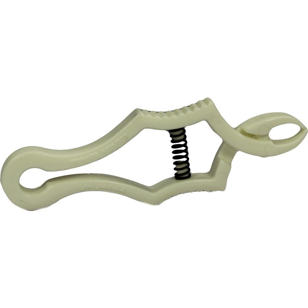 Eine graue Knoblauchpresse mit Federmechanismus.