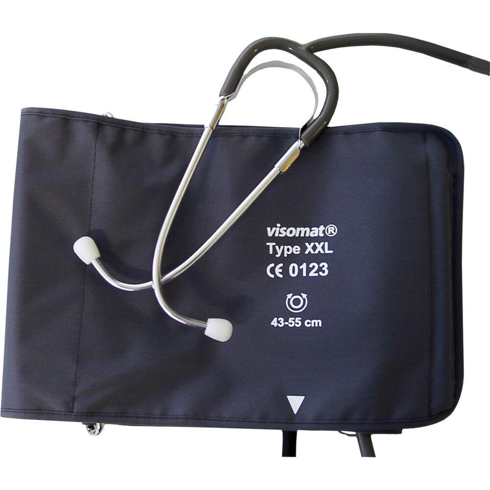 Ein Blutdruckmessger&auml;t mit einem Stethoskop liegt auf einer Manschette.