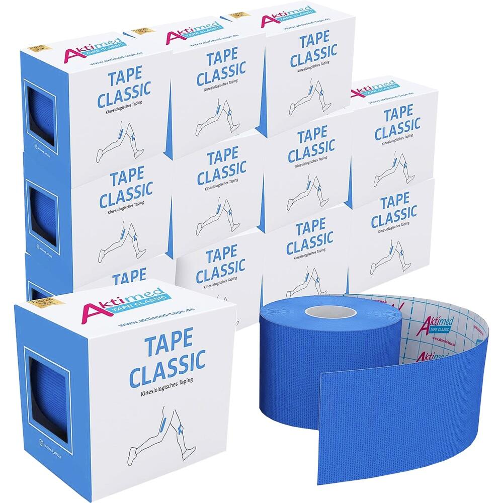 Mehrere Packungen kinesio Tape und eine blaue Rolle Tape sind zu sehen.