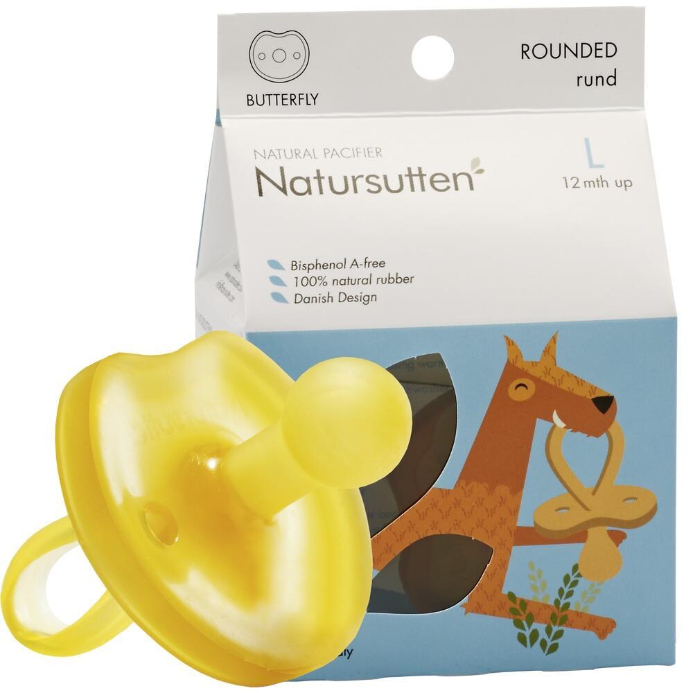 Gelber Schnuller aus Naturkautschuk vor einer Verpackung mit K&auml;nguru-Design.
