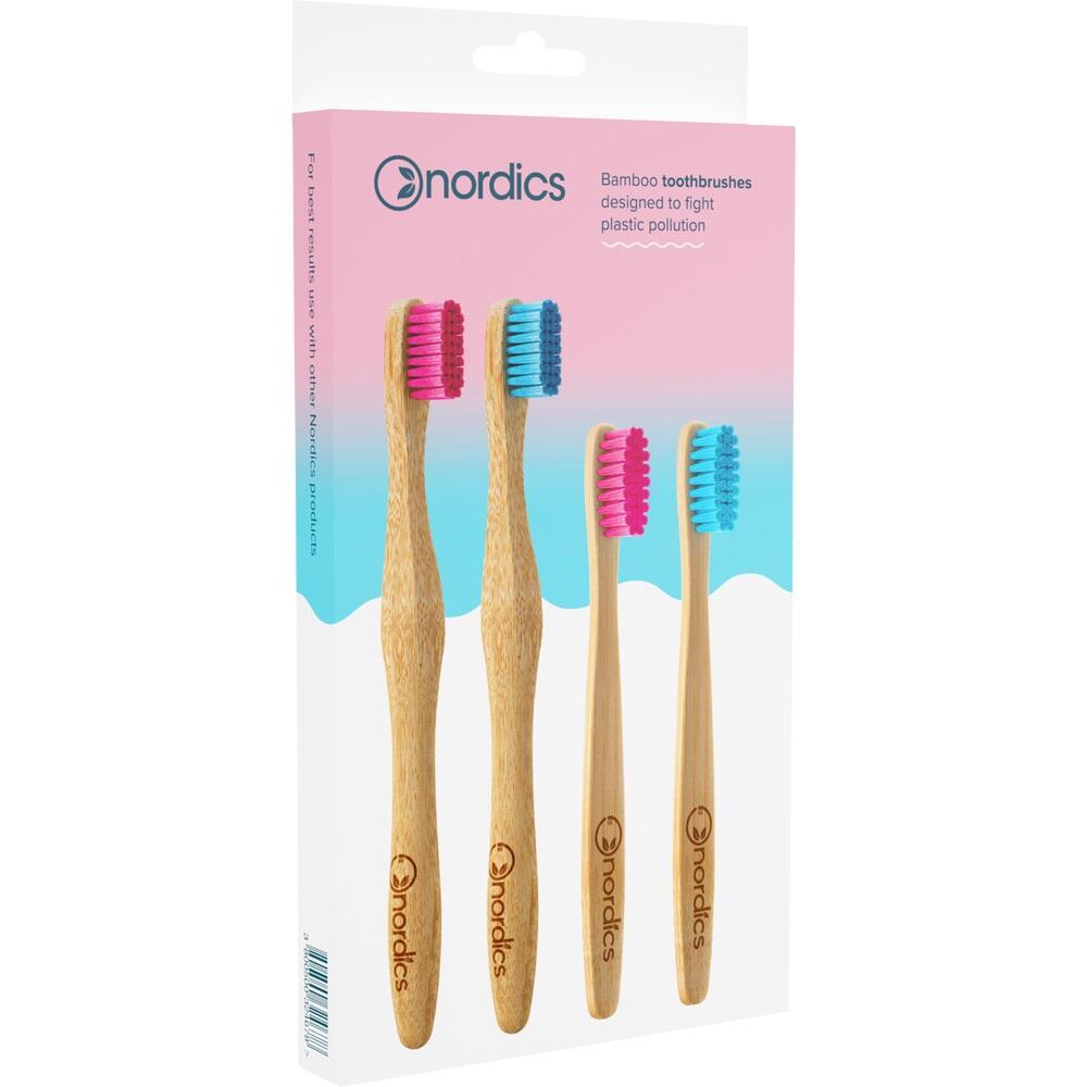 Vier Bambus-Zahnb&uuml;rsten mit bunten Borsten in einer Verpackung.