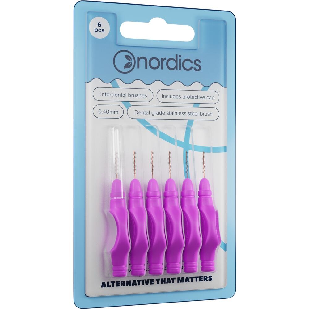Sechs lila Interdentalb&uuml;rsten in einer blauen Verpackung.